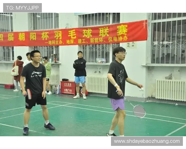 武汉羽毛球队的训练与比赛状态全解析助力羽毛球巨献的背后故事 武汉羽毛球队的训练与比赛状态全解析助力羽毛球巨献的背后故事