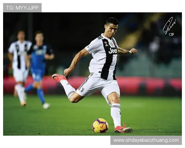 足球明星海报贴纸图片分享让你感受球场激情与偶像魅力的完美结合