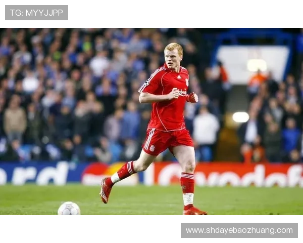 退役足球明星中场大师的传奇人生与足球智慧分享 退役足球明星中场大师的传奇人生与足球智慧分享