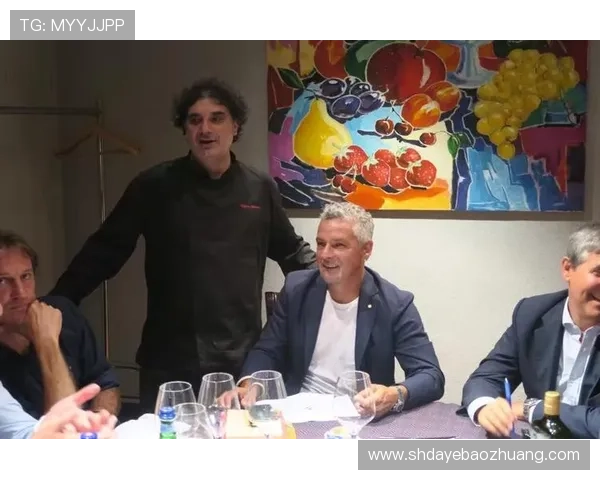 上课时老师提问足球明星的职业生涯与成就引发学生热烈讨论 上课时老师提问足球明星的职业生涯与成就引发学生热烈讨论