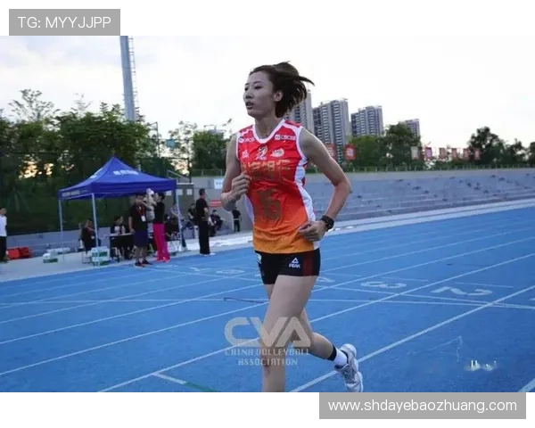 成都与重庆篮球队的耐力较量赛后复盘分析与精彩瞬间回顾 成都与重庆篮球队的耐力较量赛后复盘分析与精彩瞬间回顾