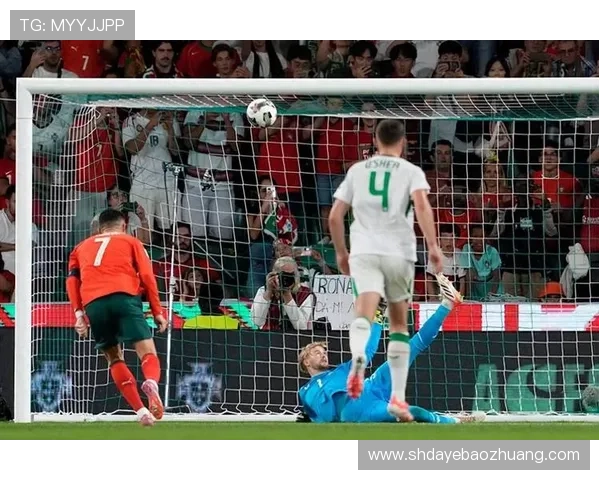 足球明星精彩射点球瞬间的高清图片展示与分析