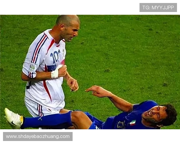 足球场上的明星与幽默背后的真相一部讽刺足球巨星的喜剧电影